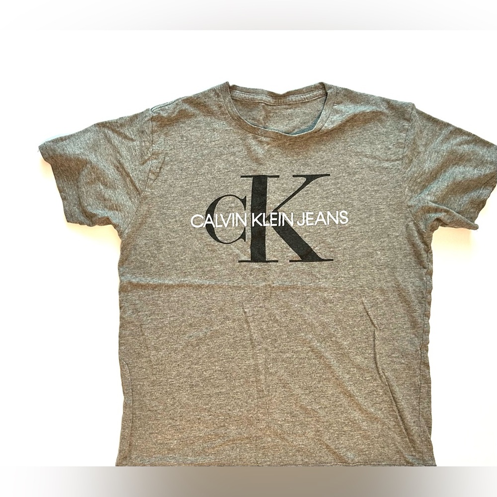 Calvin Klein Men’s Slim Fit Heather Gray Logo Tee, Size Large Runs Small